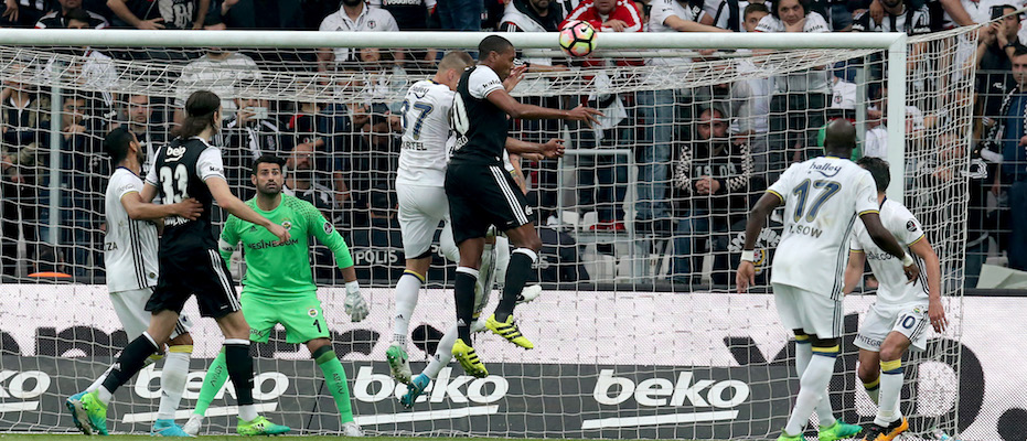 Beşiktaş Arena'da son dakikada çöktü