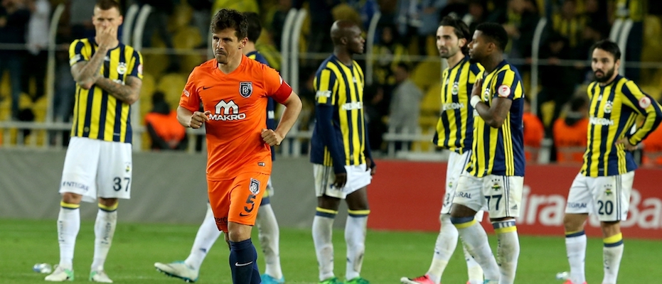 Emre Kadıköy'de duygusallaşıyor