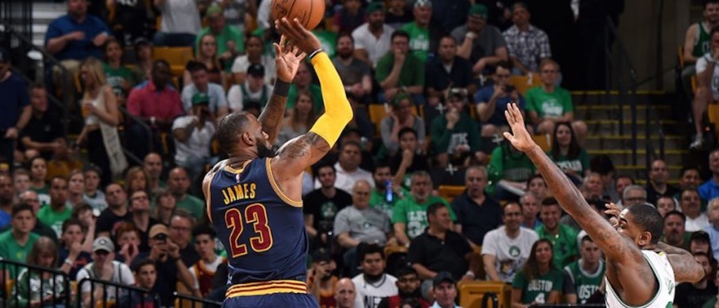 LeBron James, Celtics'i dağıttı
