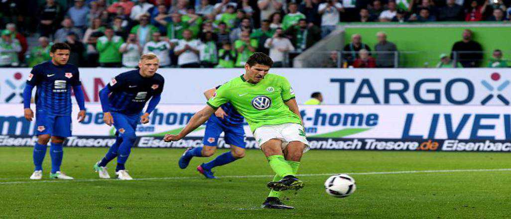 Mario Gomez Wolfsburg'a avantajı kazandırdı