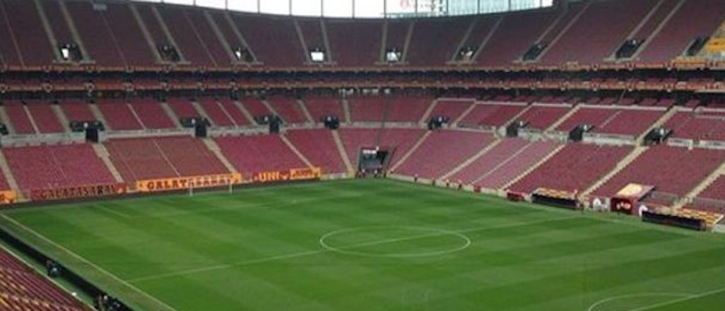 Galatasaray boş tribünlere karşı sahada