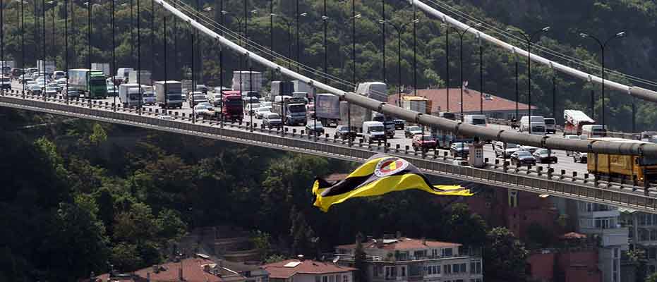 Fenerbahçe bayrağı köprülerde