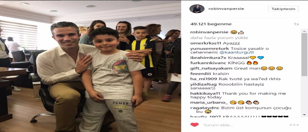 Robin van Persie öğrencilerle buluştu