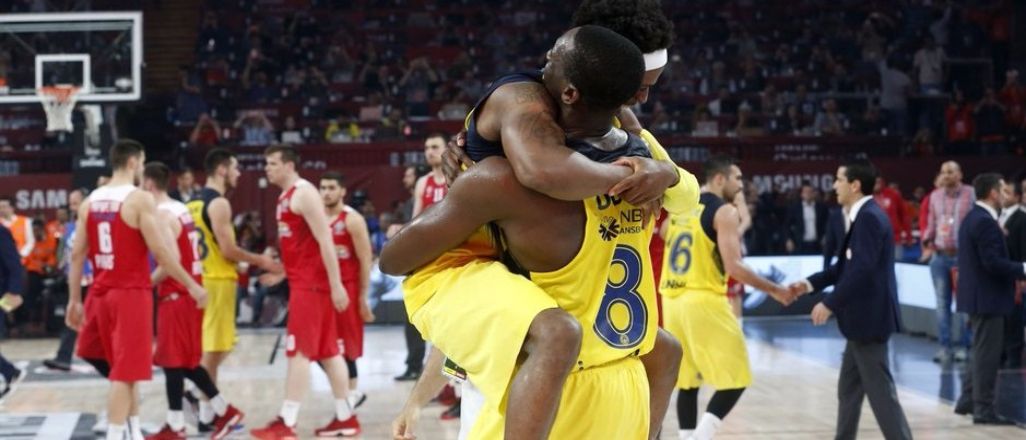 NBA yıldızları MVP Ekpe Udoh'u kutladı
