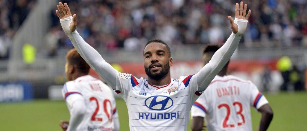 Lacazette'e Madrid yolu göründü