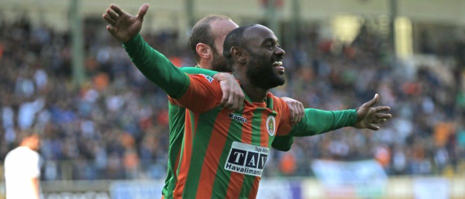 Vagner Love tutulmuyor