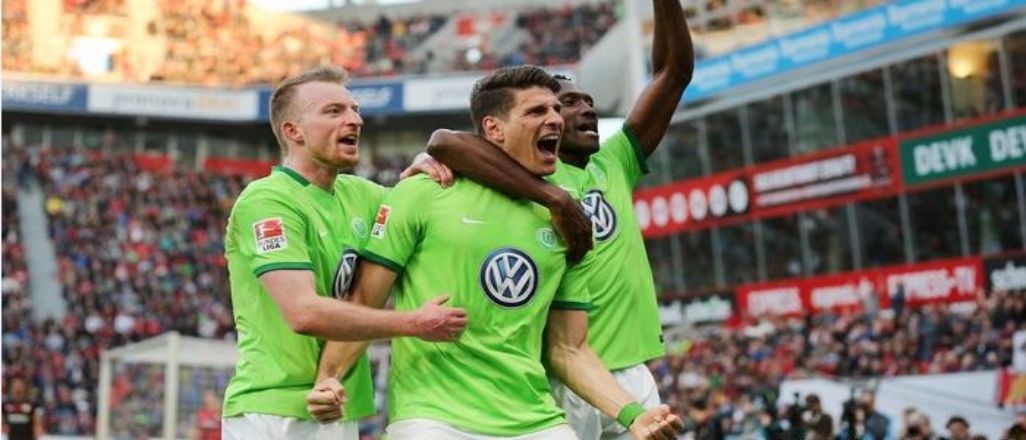 Mario Gomez coştu Wolfsburg kazandı